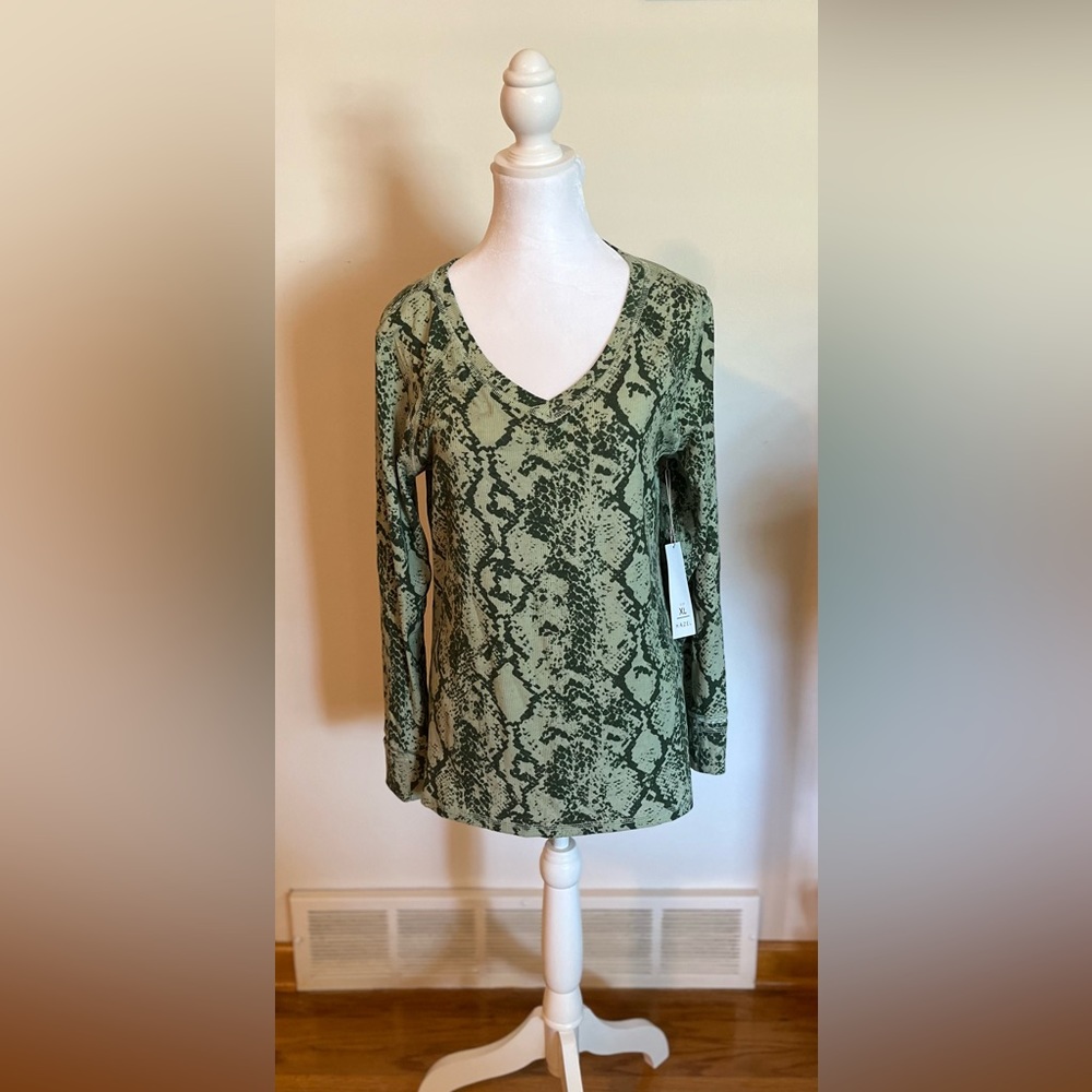 NWT LuLaRoe Cozy Hazel, size XL, dark & light green long sleeve top